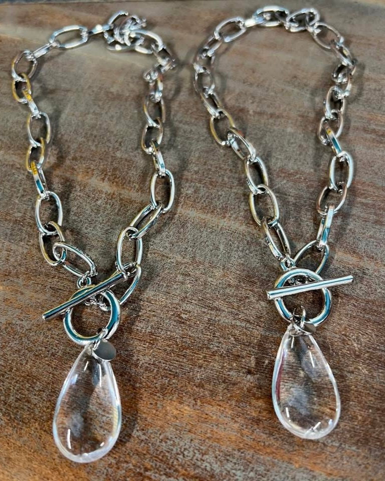 Silver or Gold Tone Chain Link Shorter Choker Style Necklace w/Teardrop Pendant