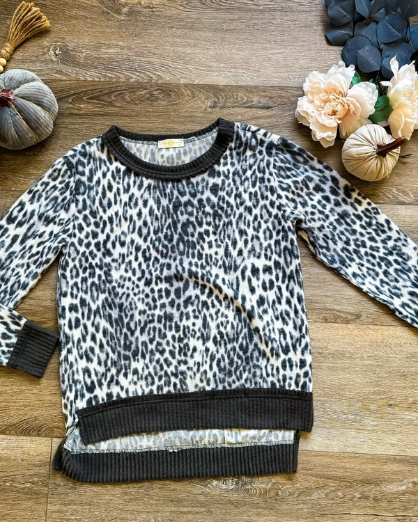 Black & White Fleece Leopard Animal Print Long Sleeve Pullover Top