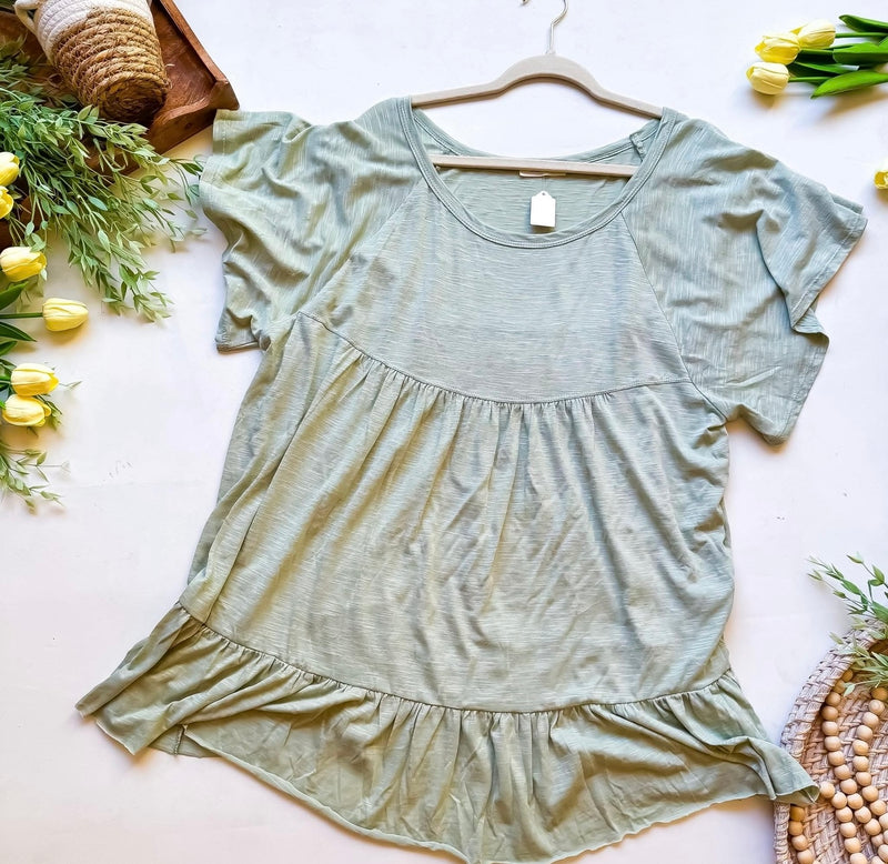 Plus Size Solid Green Round Neck Tiered Short Sleeve Tunic Top