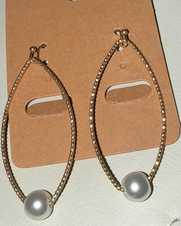 Gold Teardrop Oval w/Pearl Earring