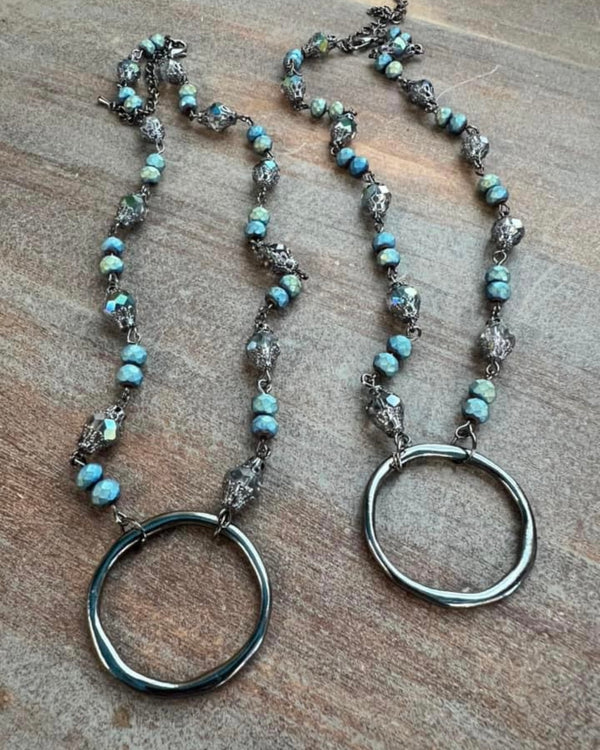 Short Beaded Necklace w/Ring Pendant
