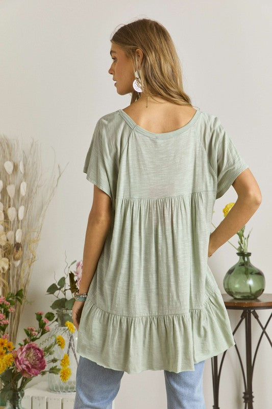 Plus Size Solid Green Round Neck Tiered Short Sleeve Tunic Top