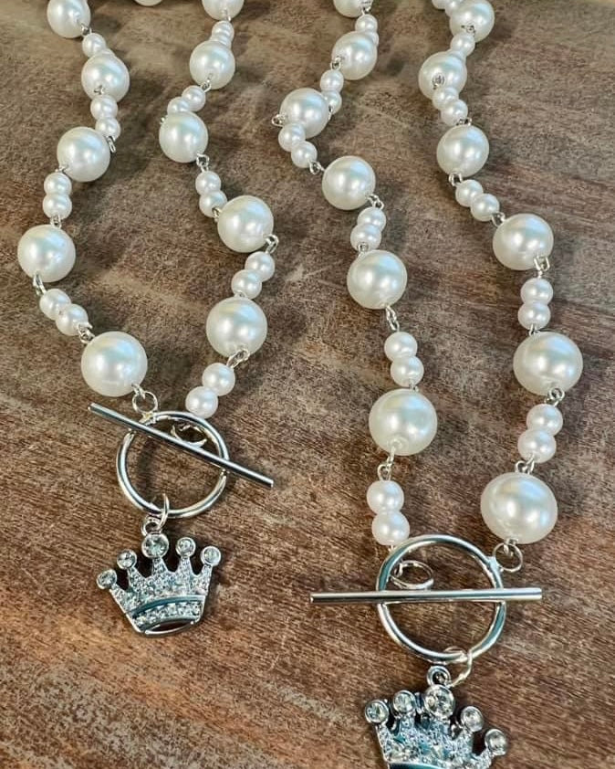 Short Layering Pearl Necklace with Rhinestone Crown Pendant Toggle Closure