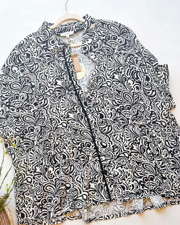 Plus Size Black & White Graphic Giraffe Print Boxy Cut Split Neck Button Down Short Sleeve Top