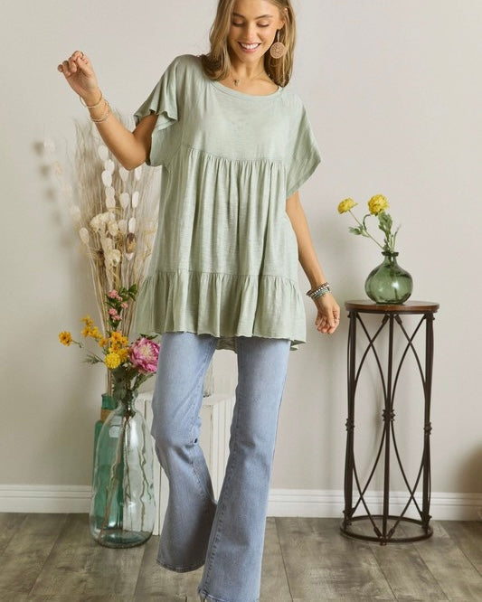 Plus Size Solid Green Round Neck Tiered Short Sleeve Tunic Top