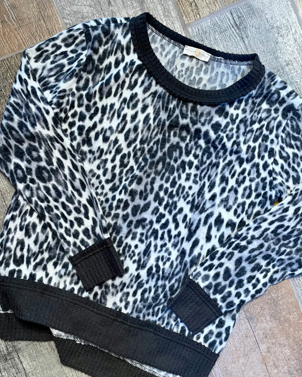 Black & White Fleece Leopard Animal Print Long Sleeve Pullover Top