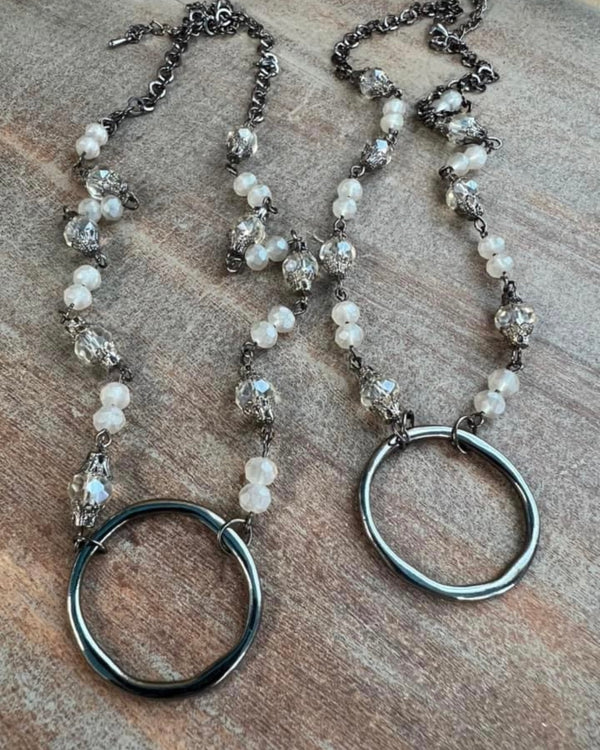 Short Beaded Necklace w/Ring Pendant