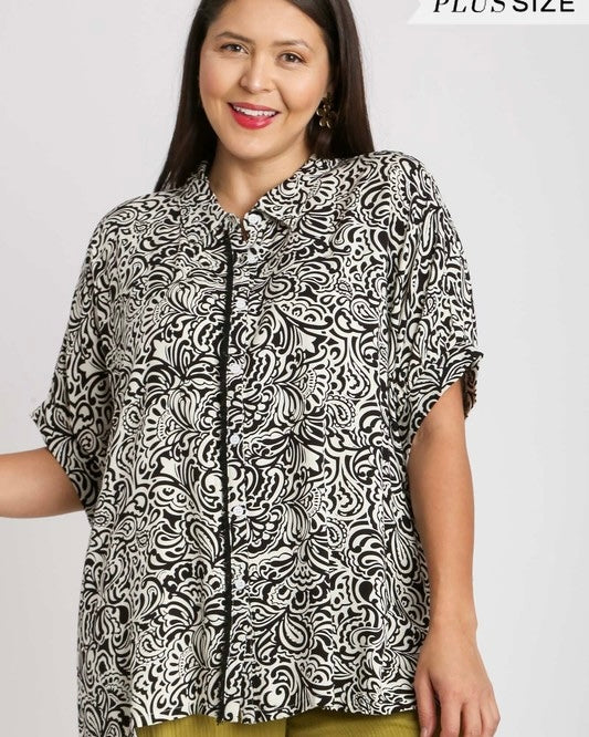 Plus Size Black & White Graphic Giraffe Print Boxy Cut Split Neck Button Down Short Sleeve Top