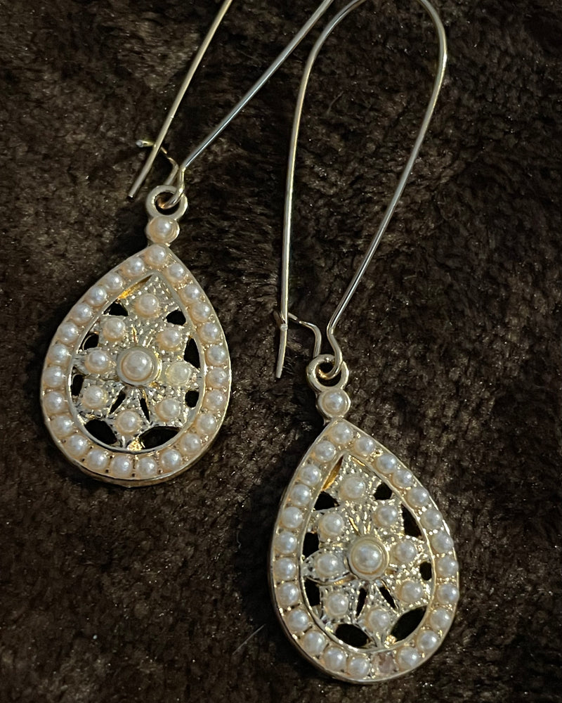 Gold & Pearl dangle earrings