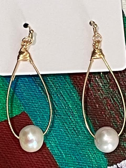 Pearl drop earring